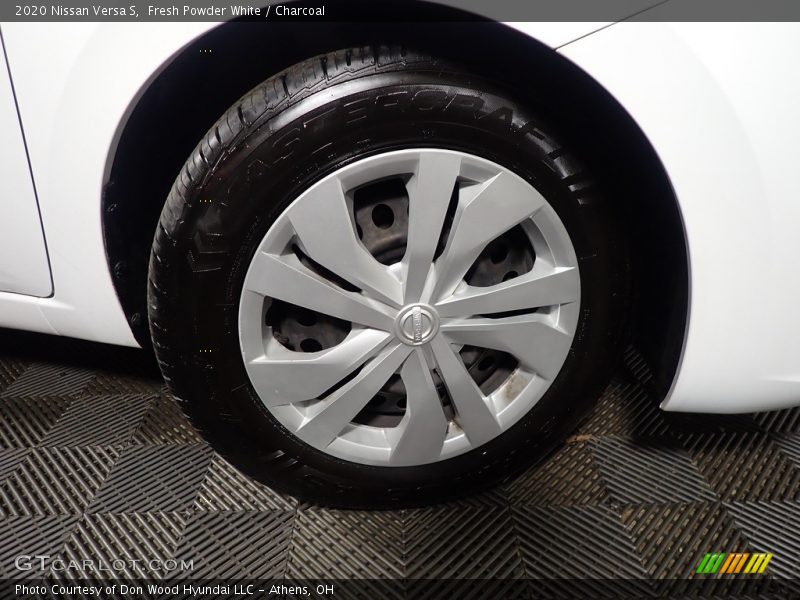 Fresh Powder White / Charcoal 2020 Nissan Versa S