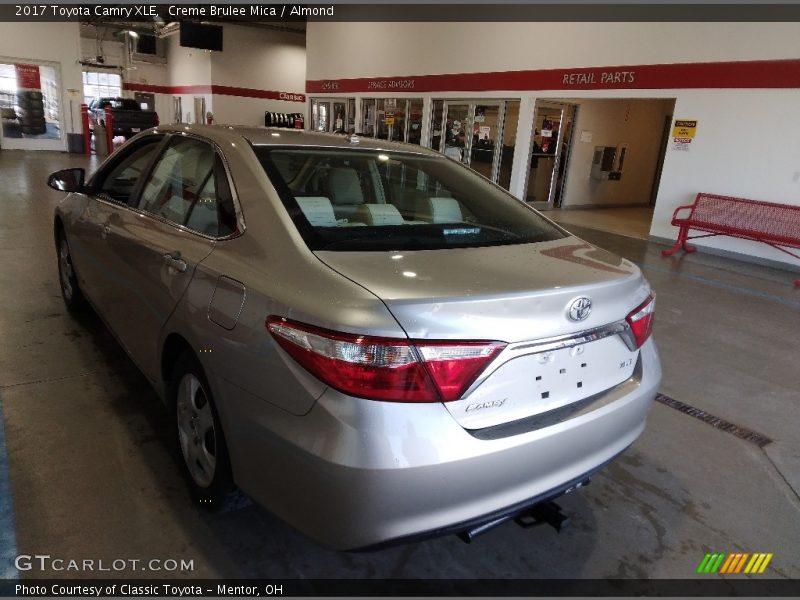 Creme Brulee Mica / Almond 2017 Toyota Camry XLE