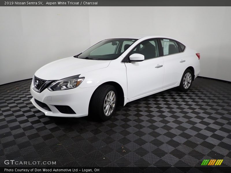 Front 3/4 View of 2019 Sentra SV