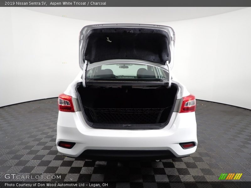 Aspen White Tricoat / Charcoal 2019 Nissan Sentra SV