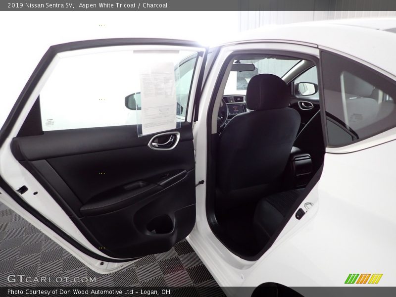 Aspen White Tricoat / Charcoal 2019 Nissan Sentra SV