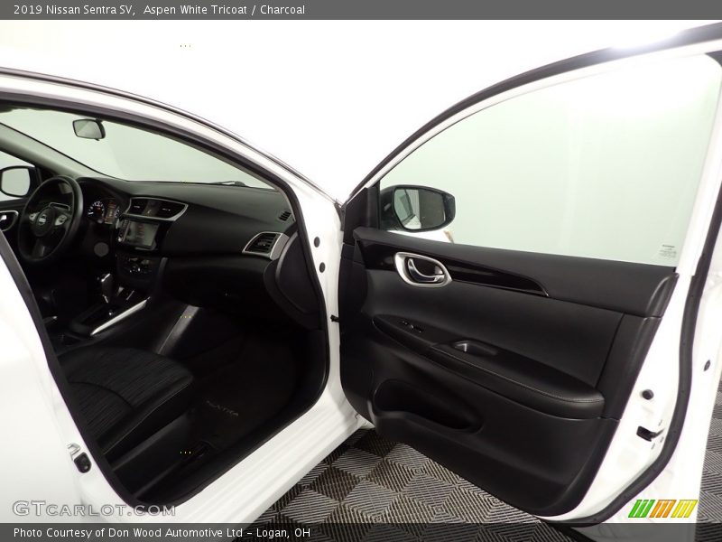 Aspen White Tricoat / Charcoal 2019 Nissan Sentra SV