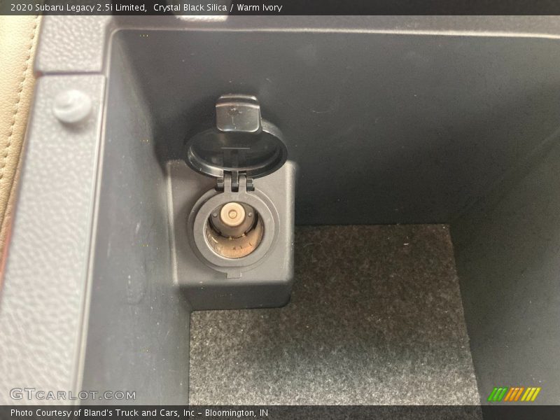 Crystal Black Silica / Warm Ivory 2020 Subaru Legacy 2.5i Limited