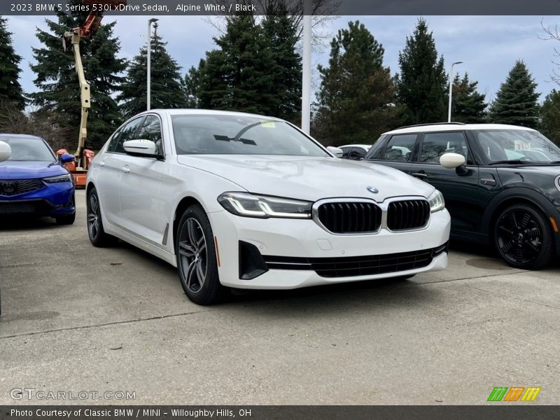 Alpine White / Black 2023 BMW 5 Series 530i xDrive Sedan