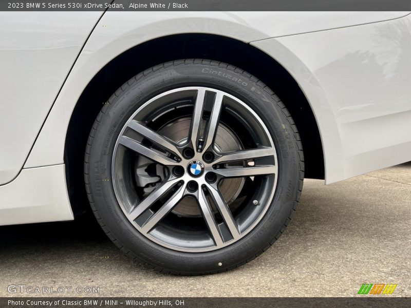 Alpine White / Black 2023 BMW 5 Series 530i xDrive Sedan