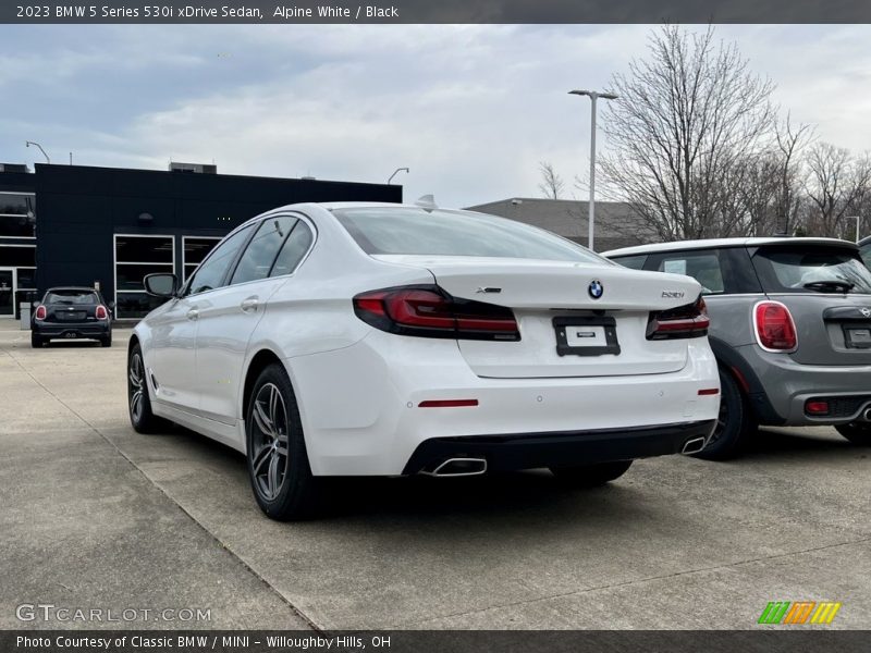 Alpine White / Black 2023 BMW 5 Series 530i xDrive Sedan