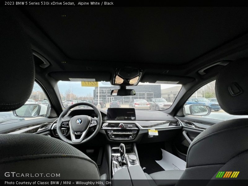 Alpine White / Black 2023 BMW 5 Series 530i xDrive Sedan