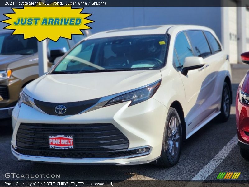 Super White / Graphite 2021 Toyota Sienna XLE Hybrid