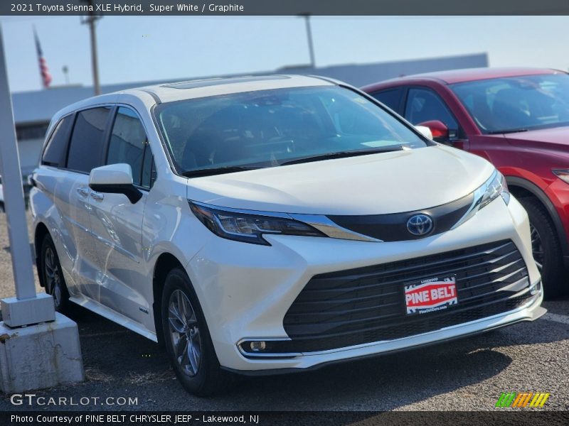Super White / Graphite 2021 Toyota Sienna XLE Hybrid