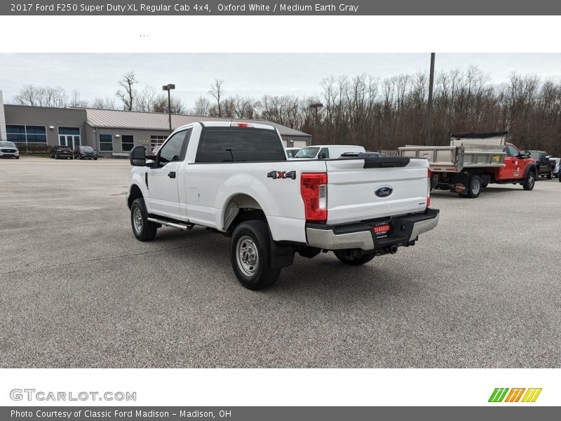 Oxford White / Medium Earth Gray 2017 Ford F250 Super Duty XL Regular Cab 4x4