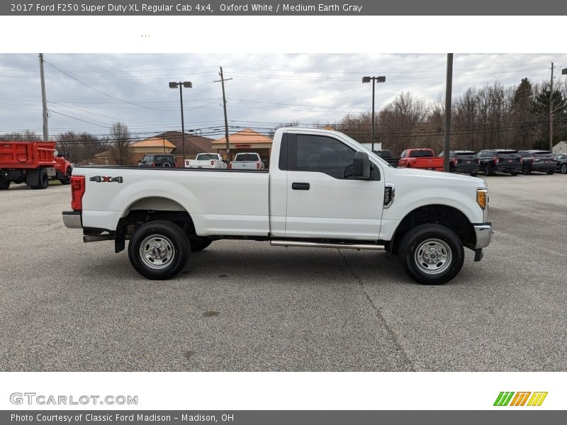 Oxford White / Medium Earth Gray 2017 Ford F250 Super Duty XL Regular Cab 4x4
