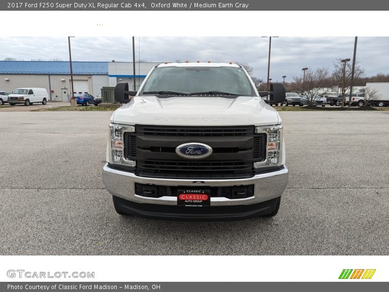 Oxford White / Medium Earth Gray 2017 Ford F250 Super Duty XL Regular Cab 4x4