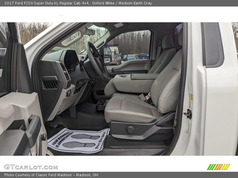 Oxford White / Medium Earth Gray 2017 Ford F250 Super Duty XL Regular Cab 4x4