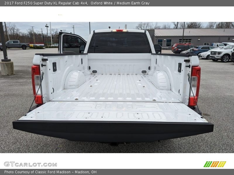 Oxford White / Medium Earth Gray 2017 Ford F250 Super Duty XL Regular Cab 4x4