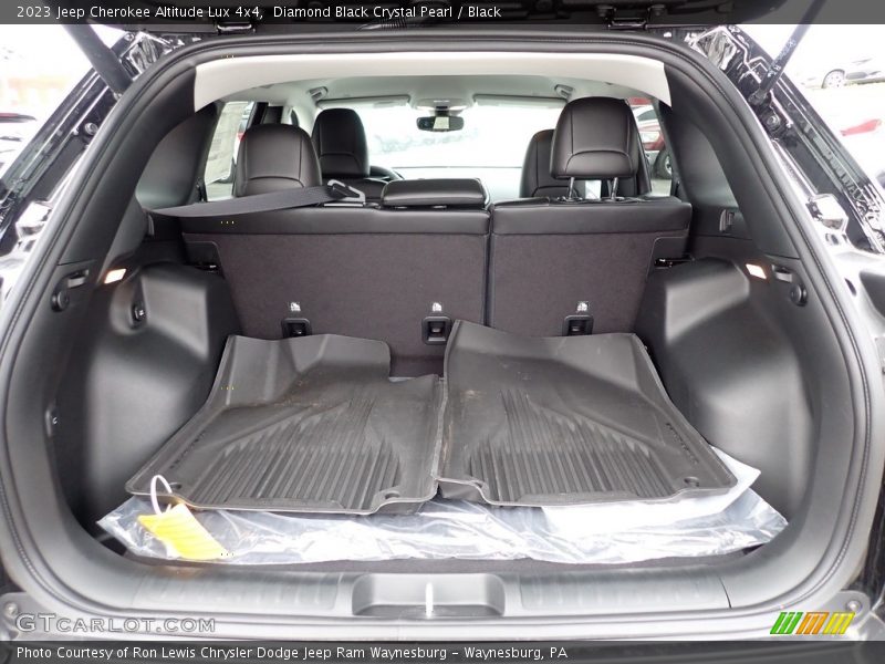 Diamond Black Crystal Pearl / Black 2023 Jeep Cherokee Altitude Lux 4x4