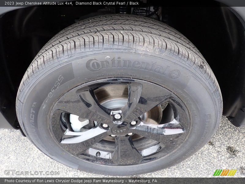 Diamond Black Crystal Pearl / Black 2023 Jeep Cherokee Altitude Lux 4x4