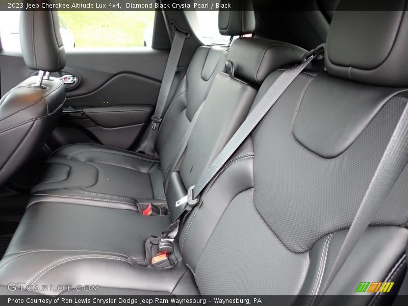 Diamond Black Crystal Pearl / Black 2023 Jeep Cherokee Altitude Lux 4x4