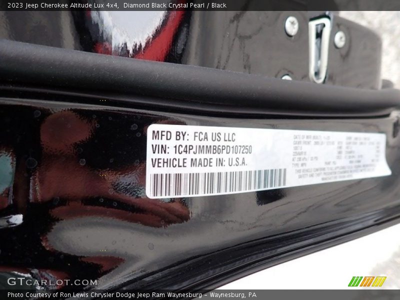 Diamond Black Crystal Pearl / Black 2023 Jeep Cherokee Altitude Lux 4x4