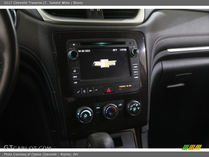 Summit White / Ebony 2017 Chevrolet Traverse LT