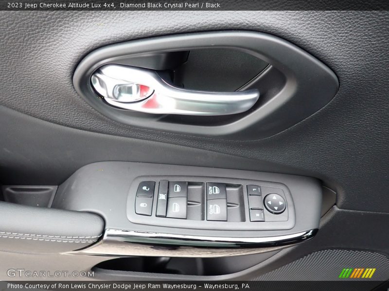 Diamond Black Crystal Pearl / Black 2023 Jeep Cherokee Altitude Lux 4x4