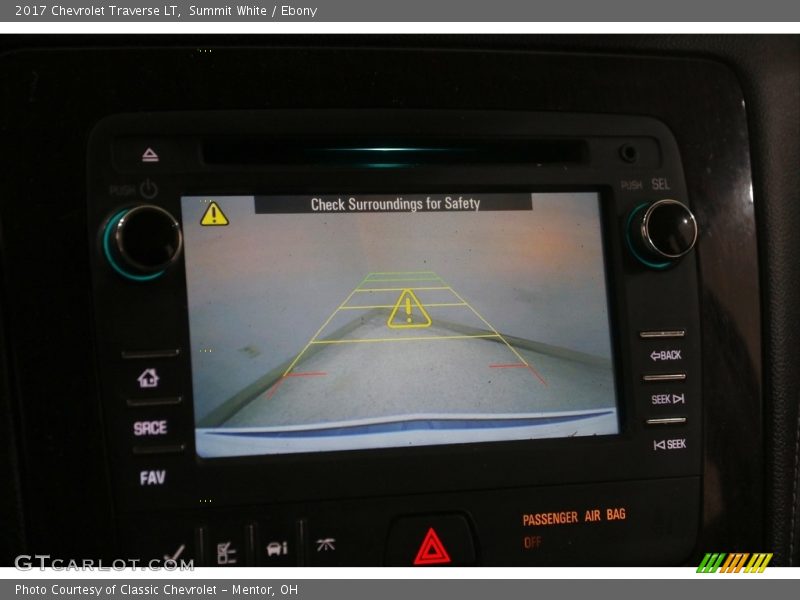 Summit White / Ebony 2017 Chevrolet Traverse LT