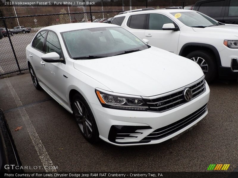 Pure White / Titan Black 2018 Volkswagen Passat S