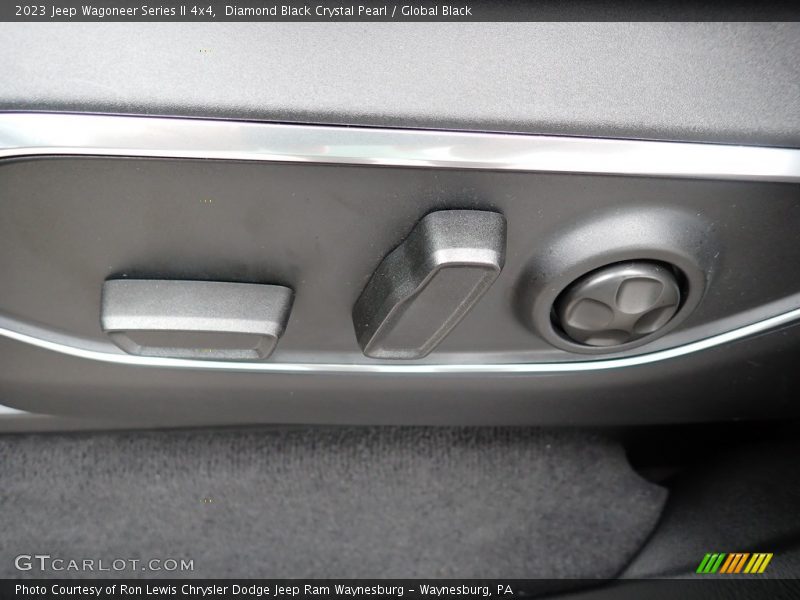Diamond Black Crystal Pearl / Global Black 2023 Jeep Wagoneer Series II 4x4