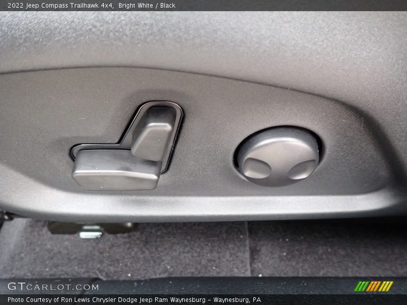 Bright White / Black 2022 Jeep Compass Trailhawk 4x4