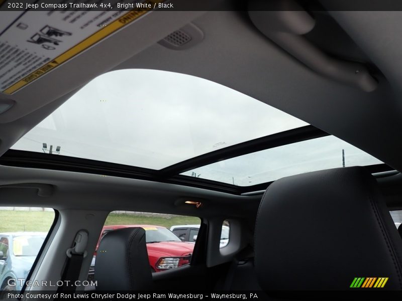 Bright White / Black 2022 Jeep Compass Trailhawk 4x4