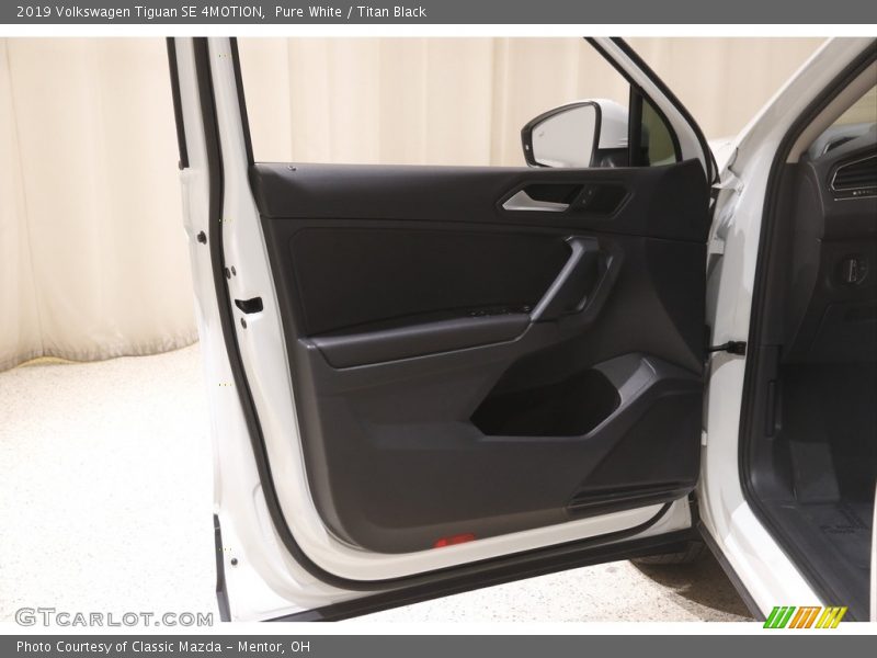 Pure White / Titan Black 2019 Volkswagen Tiguan SE 4MOTION