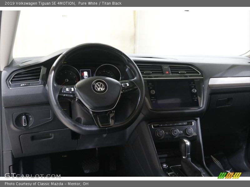 Pure White / Titan Black 2019 Volkswagen Tiguan SE 4MOTION