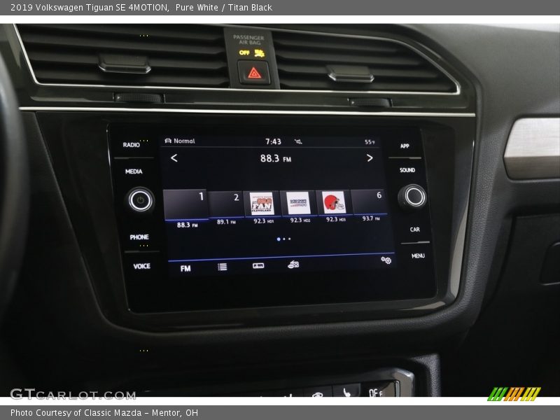 Pure White / Titan Black 2019 Volkswagen Tiguan SE 4MOTION