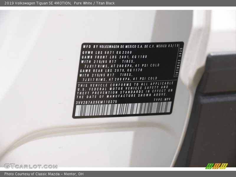 Pure White / Titan Black 2019 Volkswagen Tiguan SE 4MOTION