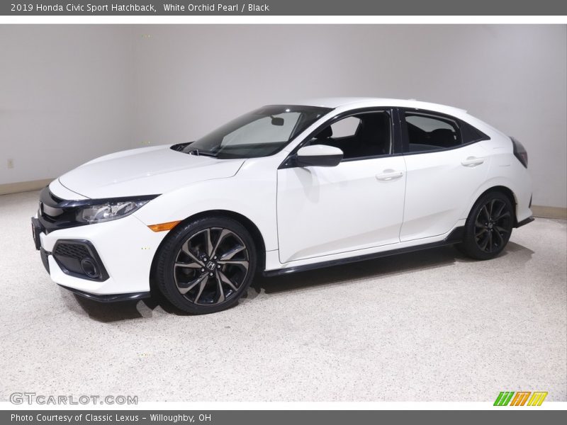 Front 3/4 View of 2019 Civic Sport Hatchback