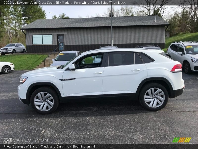 Pure White / Dark Beige/Titan Black 2022 Volkswagen Atlas Cross Sport SE 4Motion