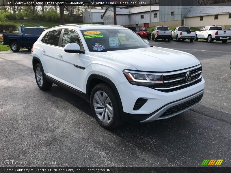 Pure White / Dark Beige/Titan Black 2022 Volkswagen Atlas Cross Sport SE 4Motion