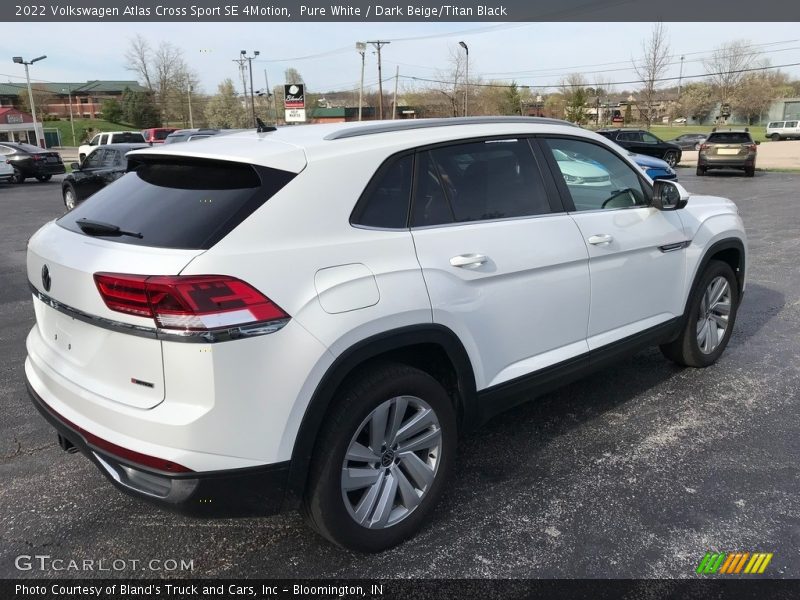 Pure White / Dark Beige/Titan Black 2022 Volkswagen Atlas Cross Sport SE 4Motion