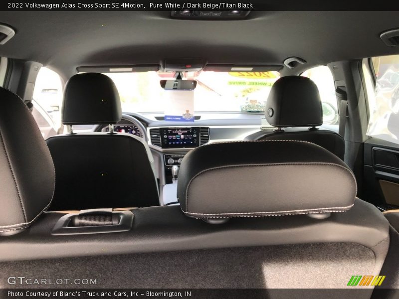 Pure White / Dark Beige/Titan Black 2022 Volkswagen Atlas Cross Sport SE 4Motion
