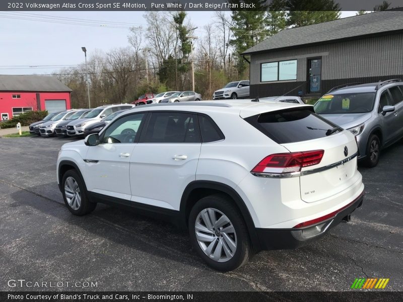 Pure White / Dark Beige/Titan Black 2022 Volkswagen Atlas Cross Sport SE 4Motion