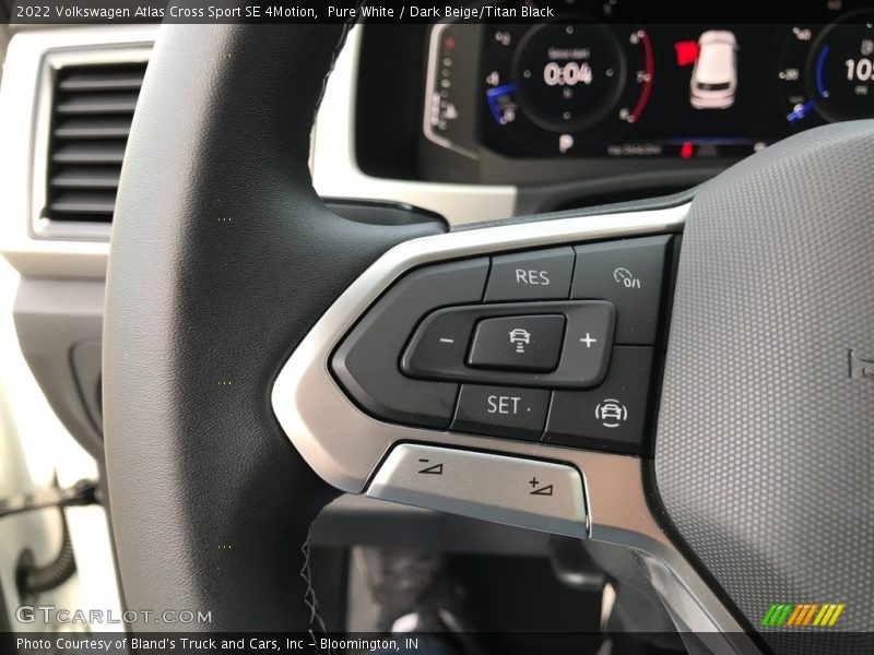 Pure White / Dark Beige/Titan Black 2022 Volkswagen Atlas Cross Sport SE 4Motion