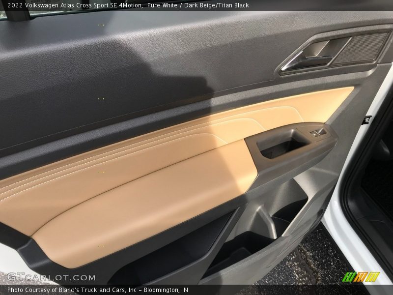 Pure White / Dark Beige/Titan Black 2022 Volkswagen Atlas Cross Sport SE 4Motion
