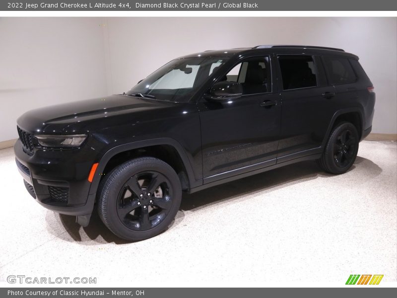 Diamond Black Crystal Pearl / Global Black 2022 Jeep Grand Cherokee L Altitude 4x4