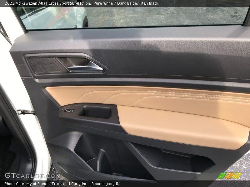 Pure White / Dark Beige/Titan Black 2022 Volkswagen Atlas Cross Sport SE 4Motion