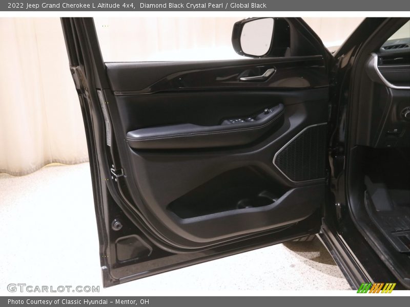 Diamond Black Crystal Pearl / Global Black 2022 Jeep Grand Cherokee L Altitude 4x4