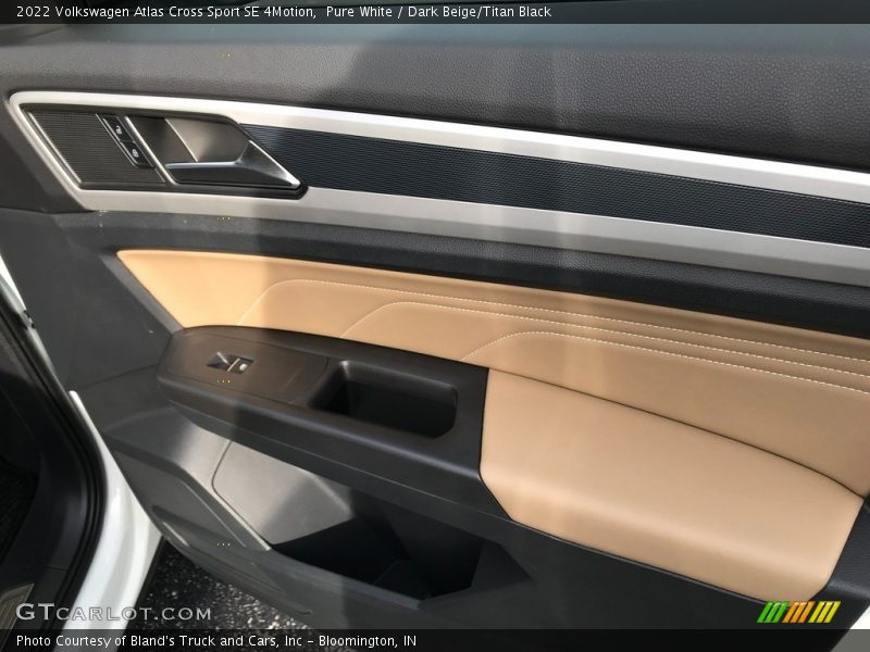 Pure White / Dark Beige/Titan Black 2022 Volkswagen Atlas Cross Sport SE 4Motion