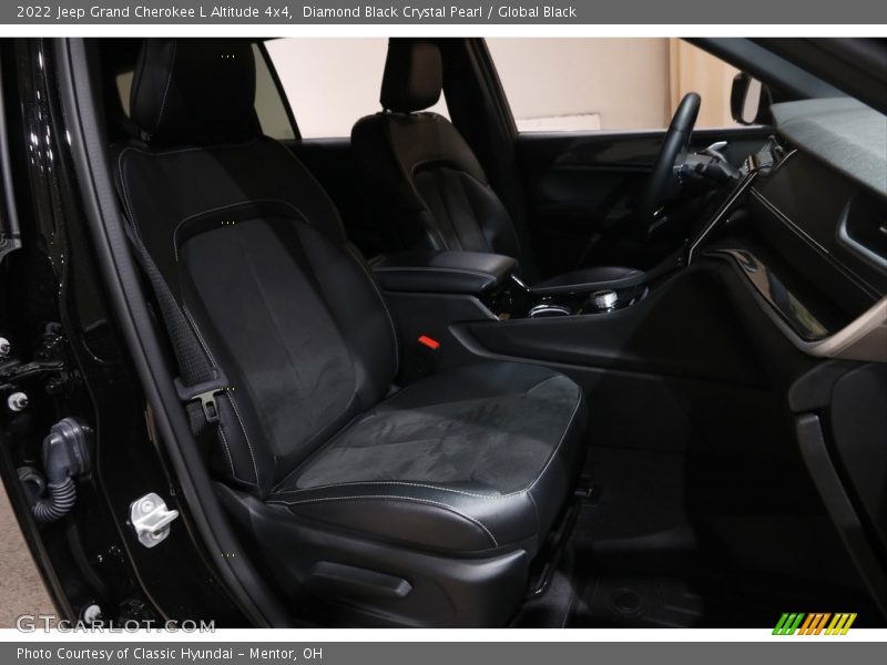 Diamond Black Crystal Pearl / Global Black 2022 Jeep Grand Cherokee L Altitude 4x4