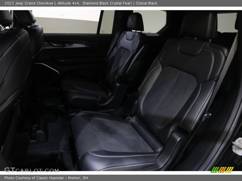 Diamond Black Crystal Pearl / Global Black 2022 Jeep Grand Cherokee L Altitude 4x4