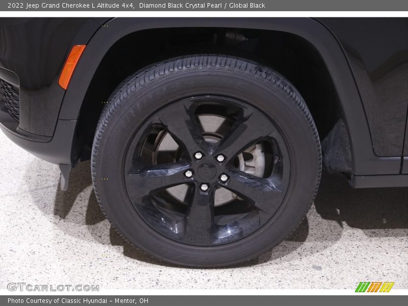 Diamond Black Crystal Pearl / Global Black 2022 Jeep Grand Cherokee L Altitude 4x4