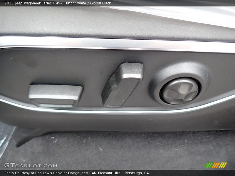 Bright White / Global Black 2023 Jeep Wagoneer Series II 4x4