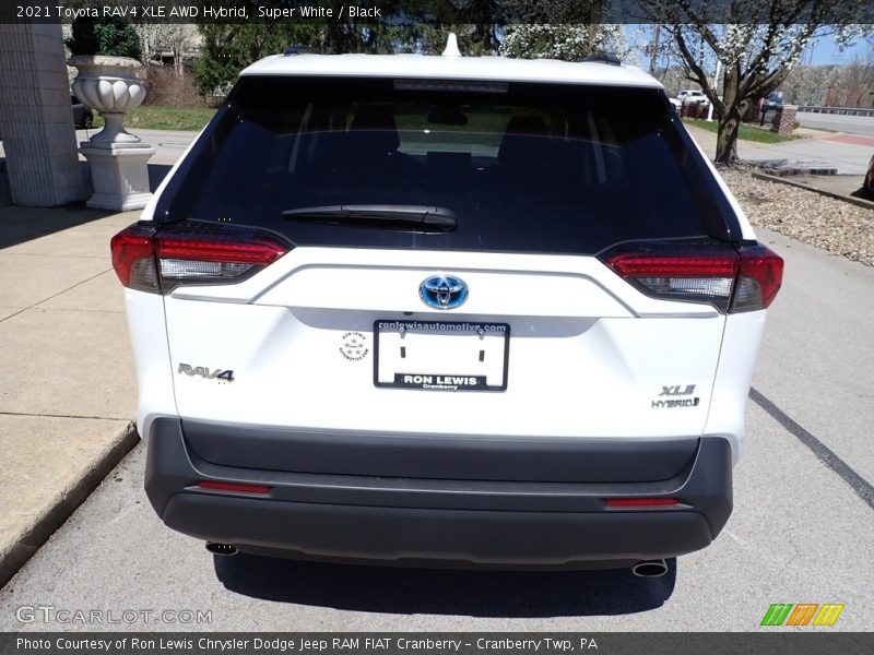 Super White / Black 2021 Toyota RAV4 XLE AWD Hybrid